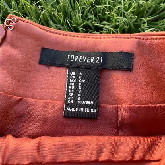 Skirt - Picture 3 of 3